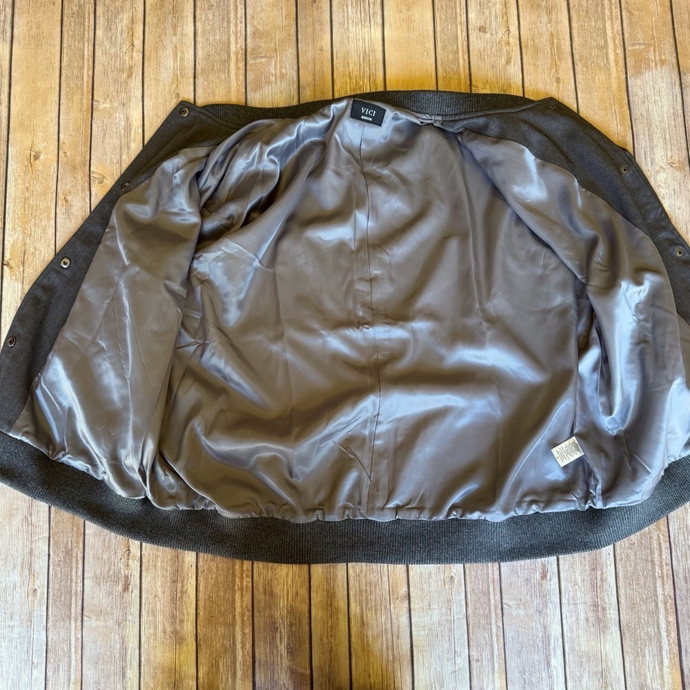 Vici Varsity Bomber Jacket NWOT Size M - Picture 5 of 6